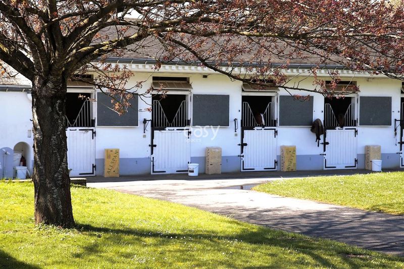 location lieu de tournage avec chevaux paris